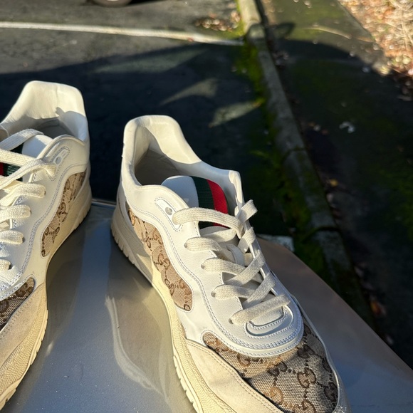 Lightly stepped in - Picture 2 of 7